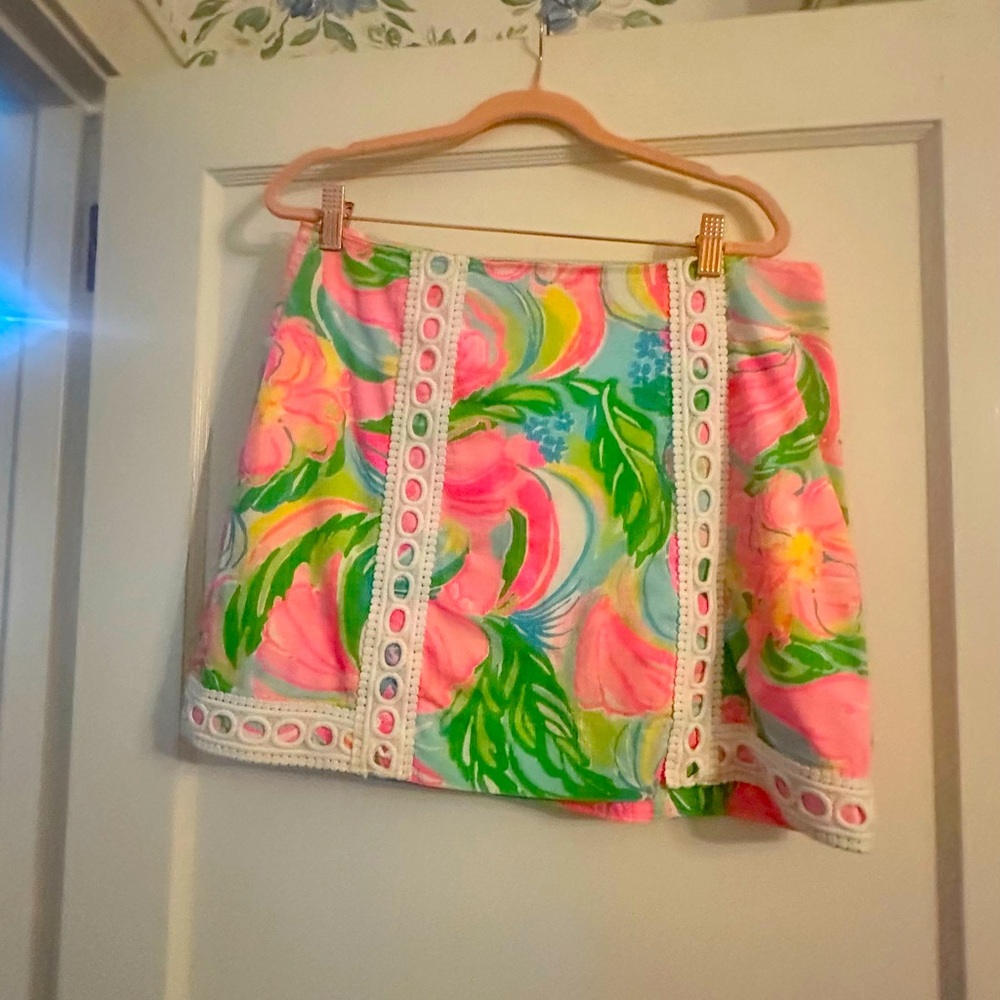 Lilly Pulitzer skort. Great vintage style lace addition. Sz 8
